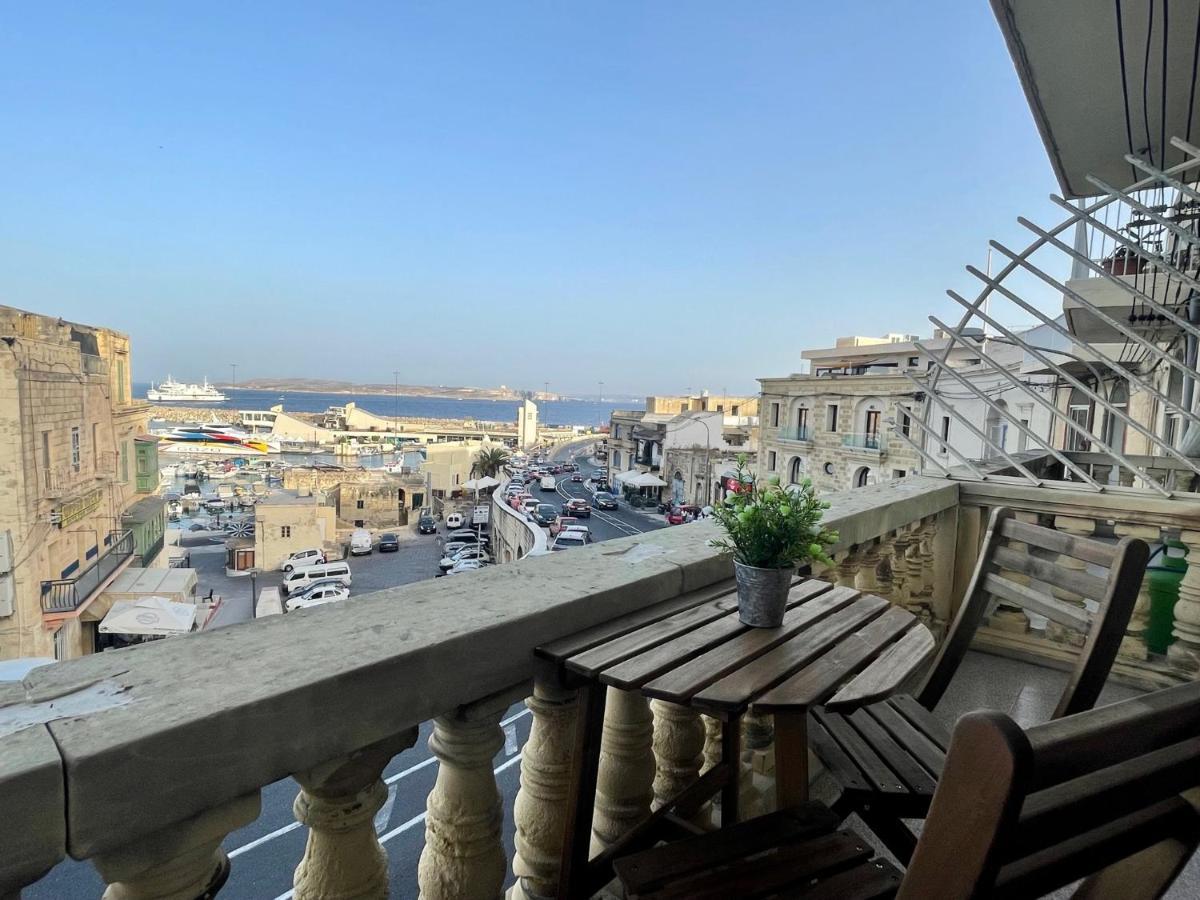 Seafront Apartment With Balcony Overlooking Marina Għajnsielem Zewnętrze zdjęcie
